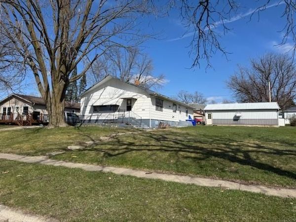 513 SE 3rd Avenue, Oelwein, IA 50662