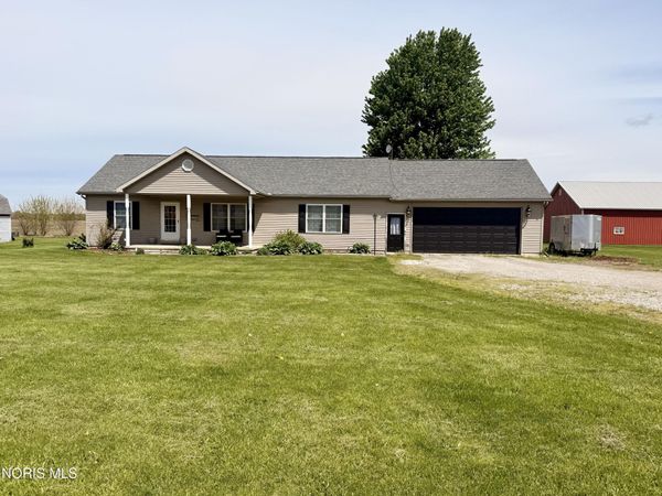 12706 County Road F , Wauseon, OH 43567