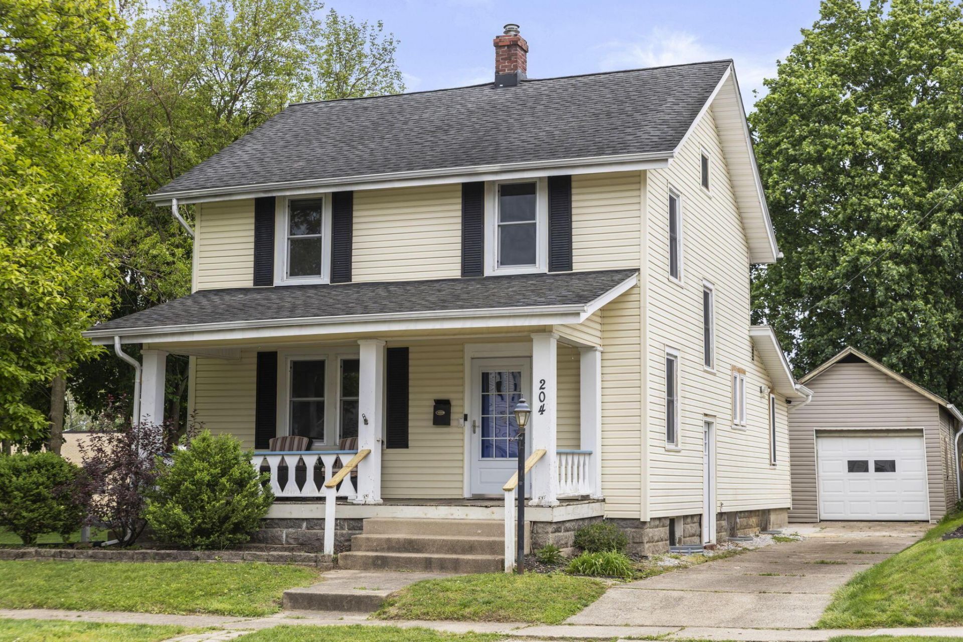 204 Neal Avenue, Newark, OH 43055 Main Photo