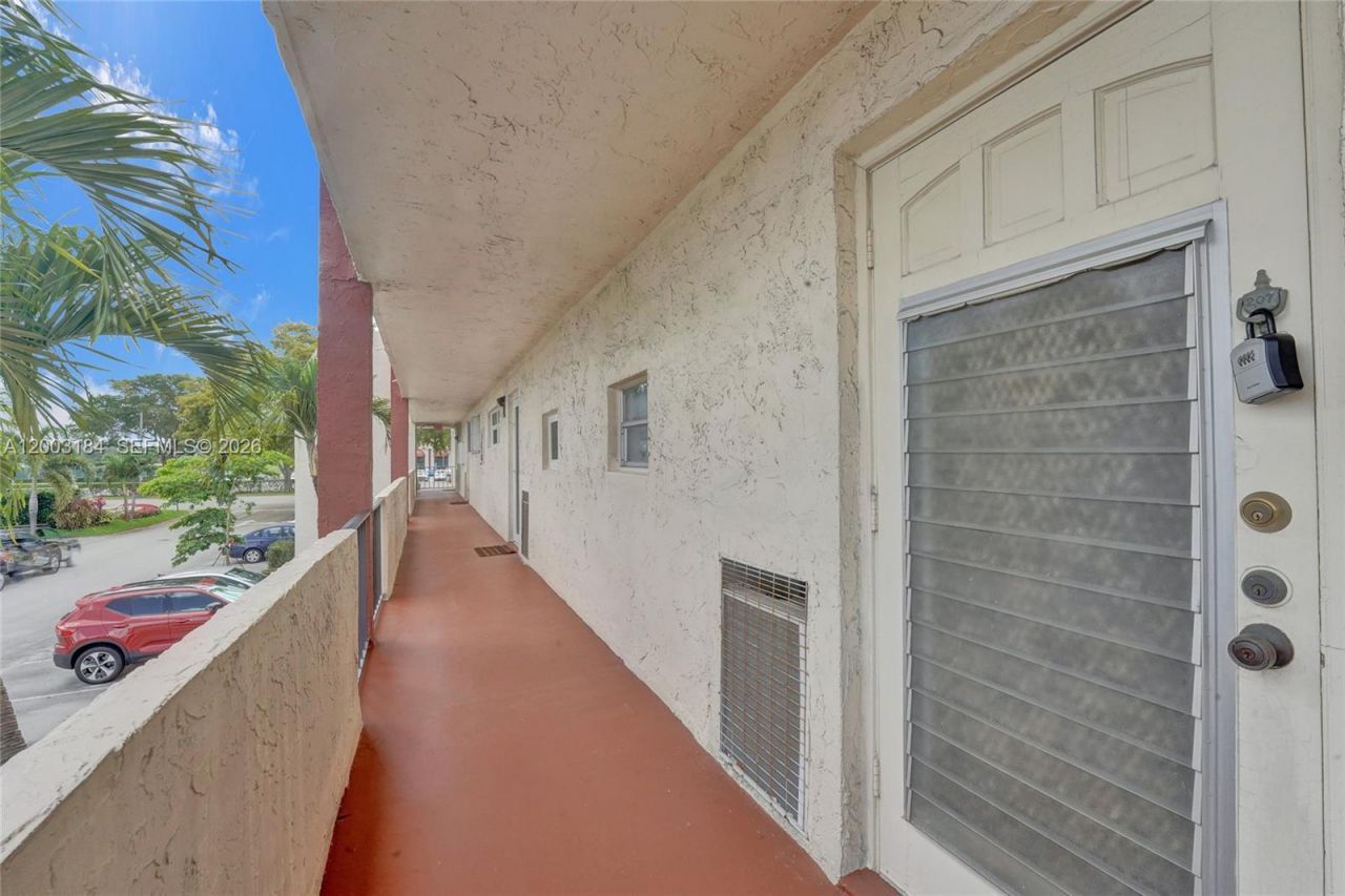 811 S Hollybrook Dr , Unit 207, Pembroke Pines, FL 33025 Photo