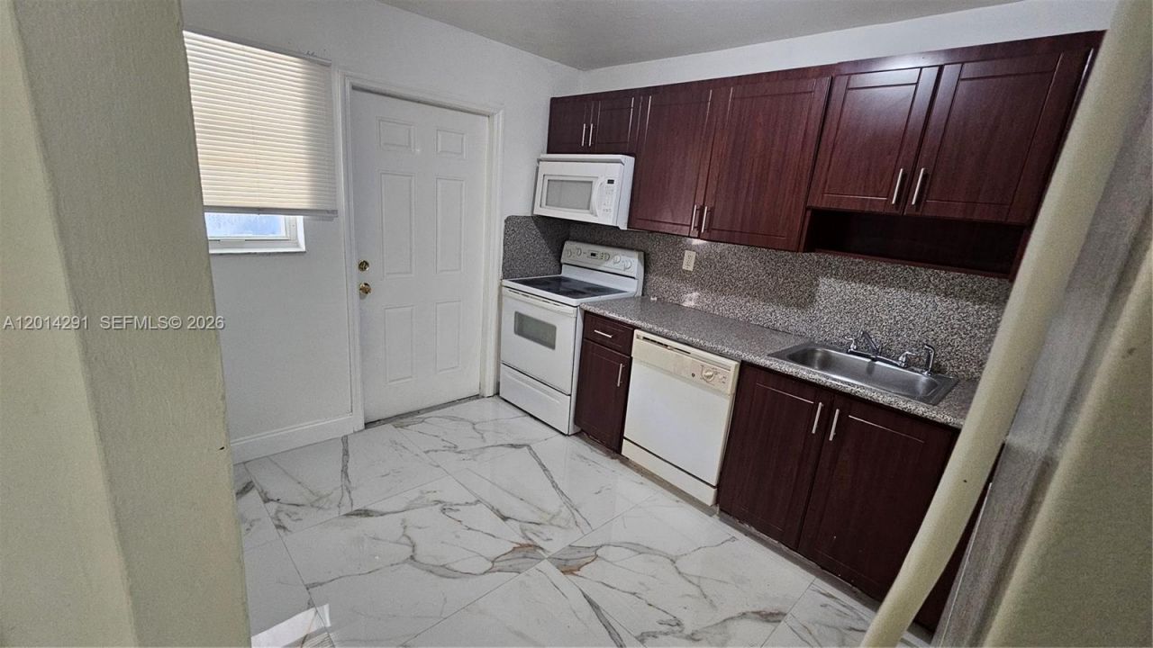 1524 SW 5th Pl , Unit B, Fort Lauderdale, FL 33312 Photo