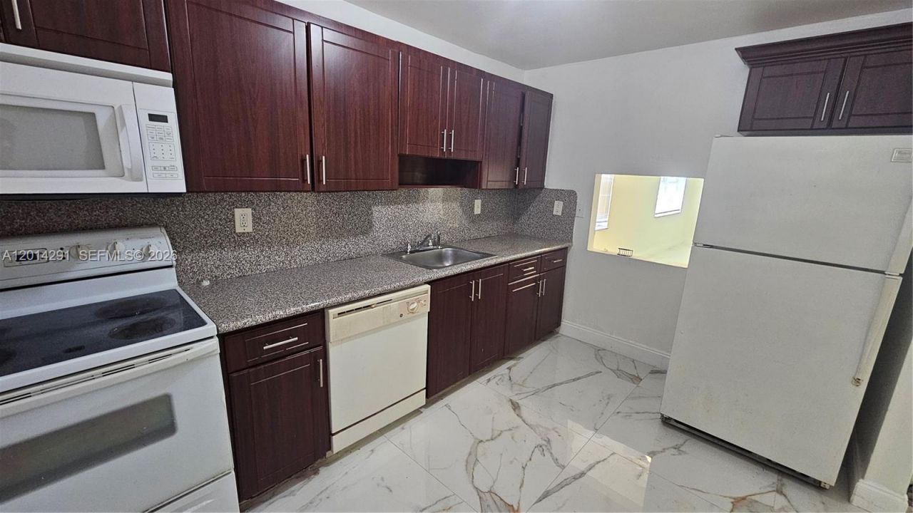 1524 SW 5th Pl , Unit B, Fort Lauderdale, FL 33312 Photo