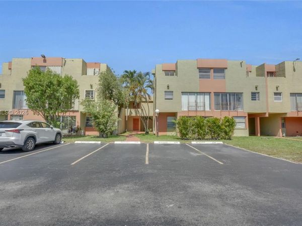 9390 W Flagler St, Unit 210A, Miami, FL 33174