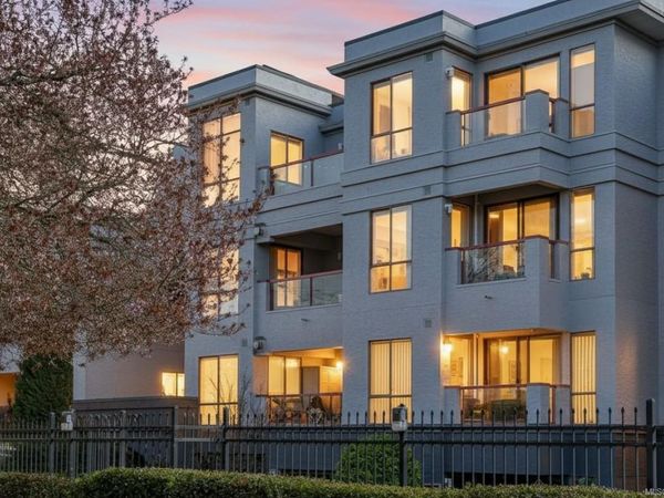 545 Manchester Rd, Unit #209, Victoria, BC V8T 5H6