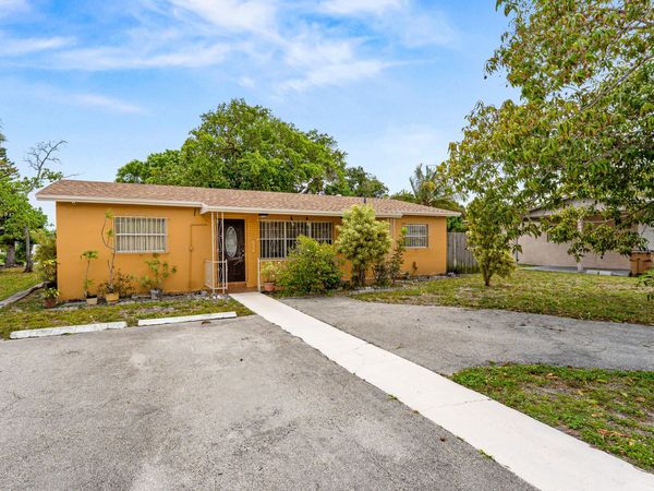 610 SW 10th Court, Deerfield Beach, FL 33441