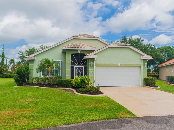 880 NW Sarria Court, Port St. Lucie, FL 34986
