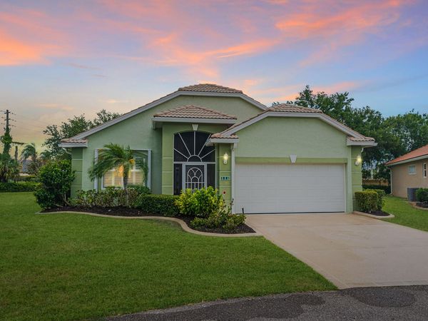 880 NW Sarria Court, Port St. Lucie, FL 34986