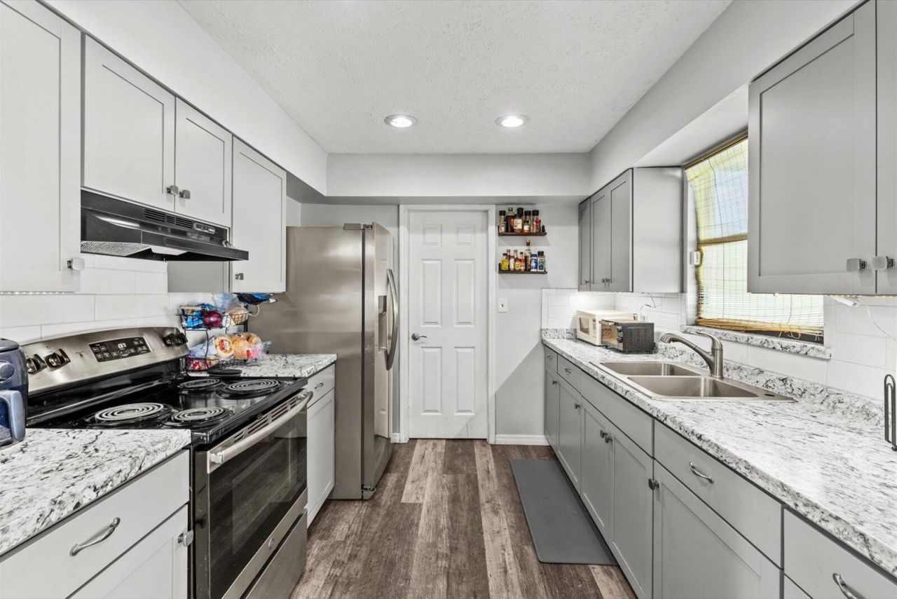 1297 SE Floresta Drive, Port Saint Lucie, FL 34983 Photo