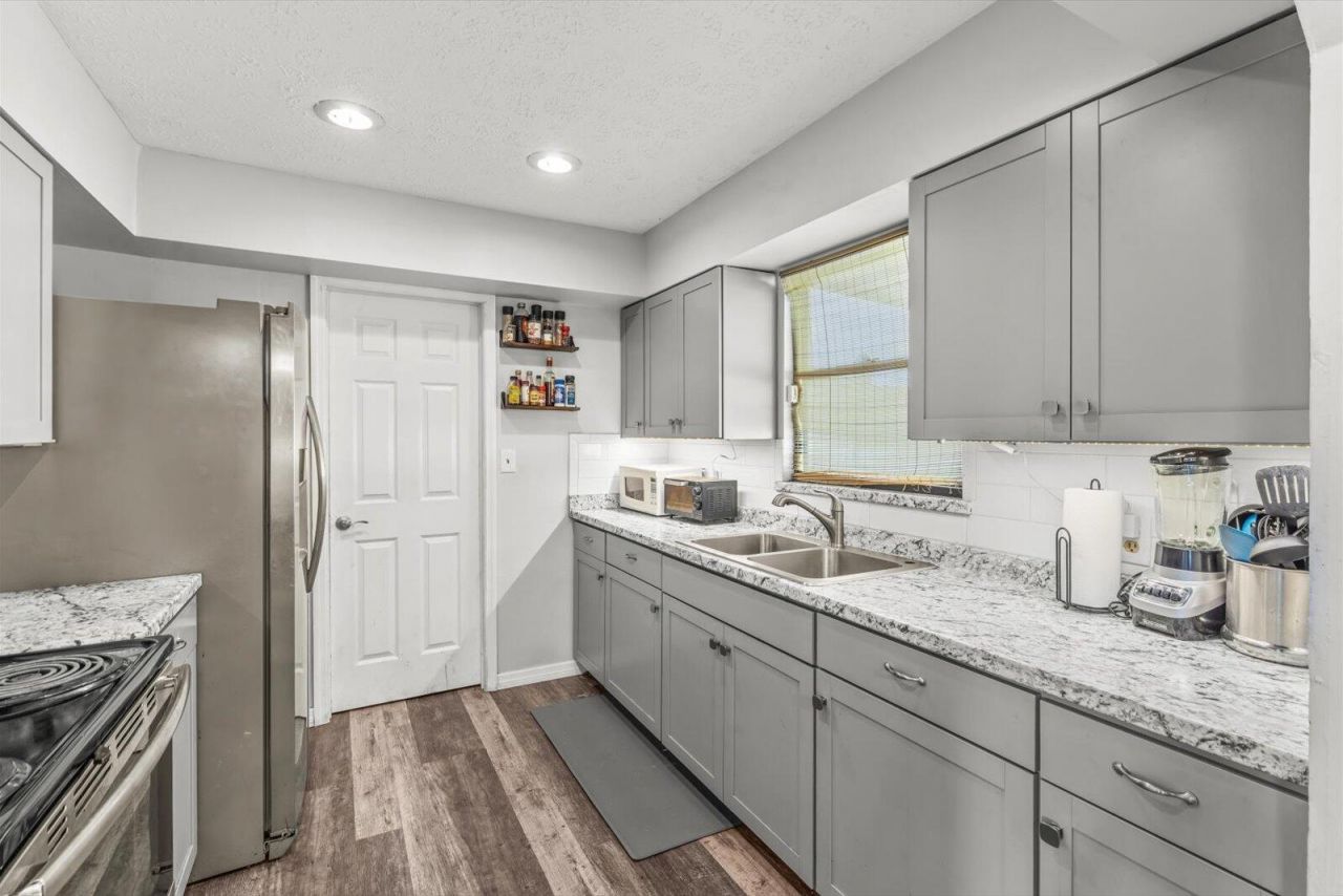 1297 SE Floresta Drive, Port Saint Lucie, FL 34983 Photo