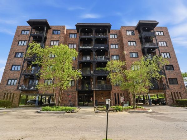 9331 Landings Lane , Unit 204, Des Plaines, IL 60016