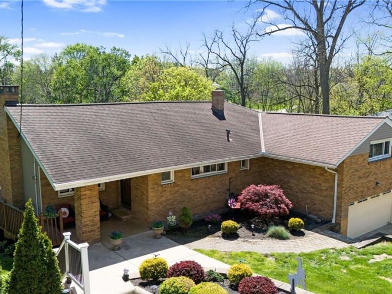 12977 W Pleasant Valley Road, Parma, OH 44130 Photo 2