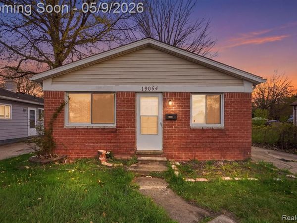 19054 E Thirteen Mile Road, Roseville, MI 48066