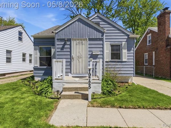 19725 Kingsville Street, Harper Woods, MI 48225