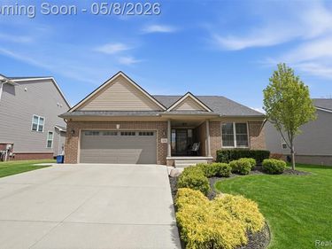 826 Kestrel Court, South Lyon, MI 48178