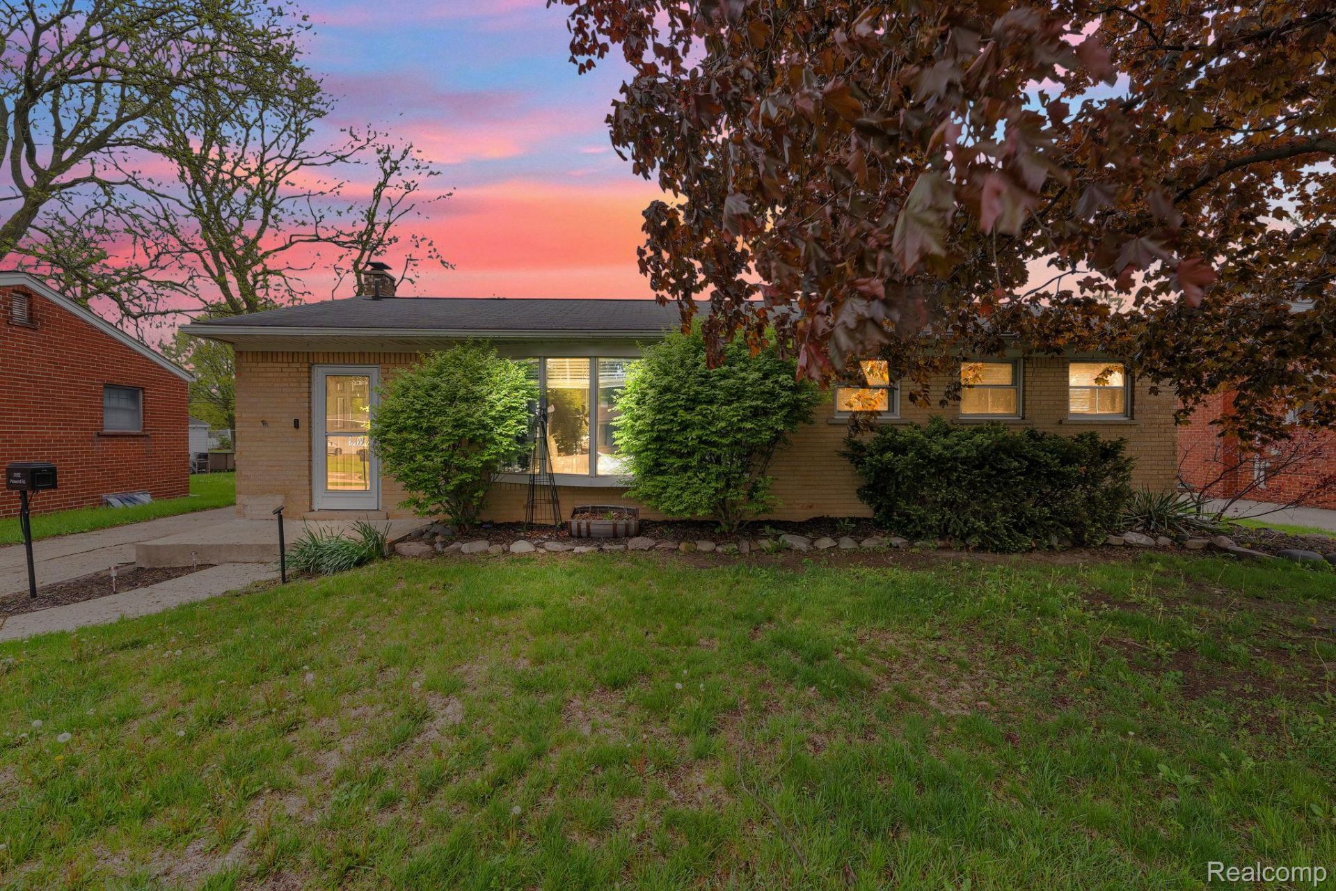 37022 Pinewood Road, Wayne, Mi 48184 Main Photo