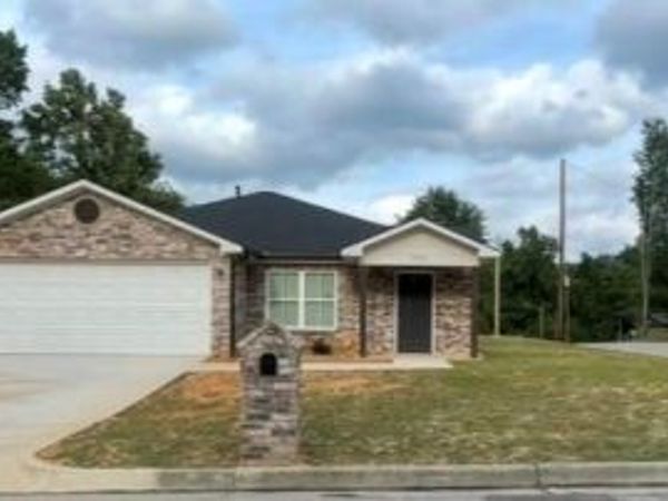 926 S Academy Avenue , Tyler, TX 75701
