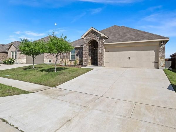 1206 Grand View Drive, Ennis, TX 75119