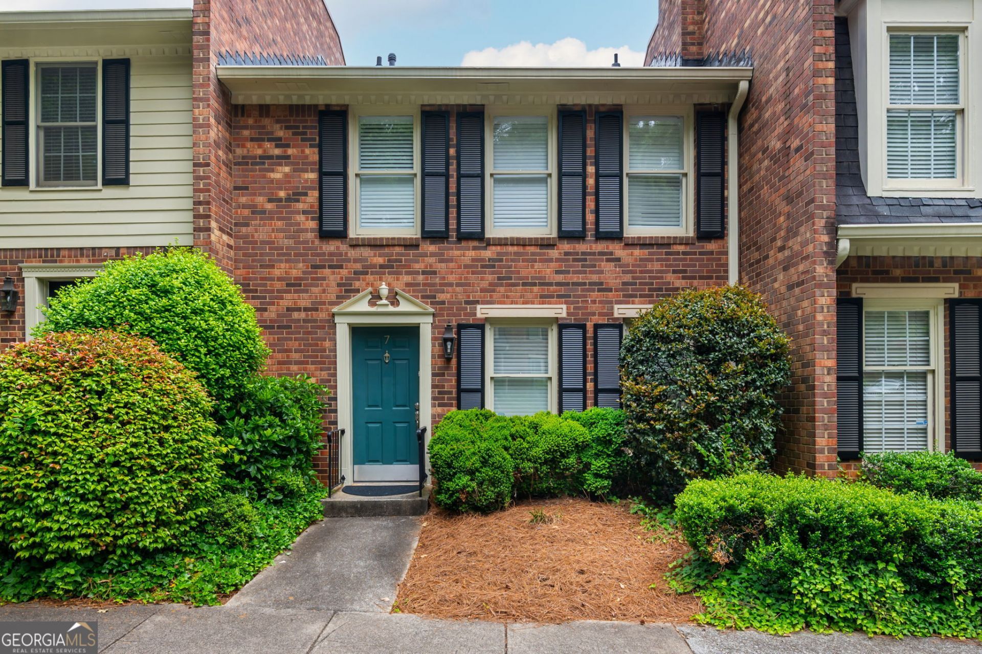 7 Queen Victoria Place Ne, Atlanta, GA 30342 Main Photo