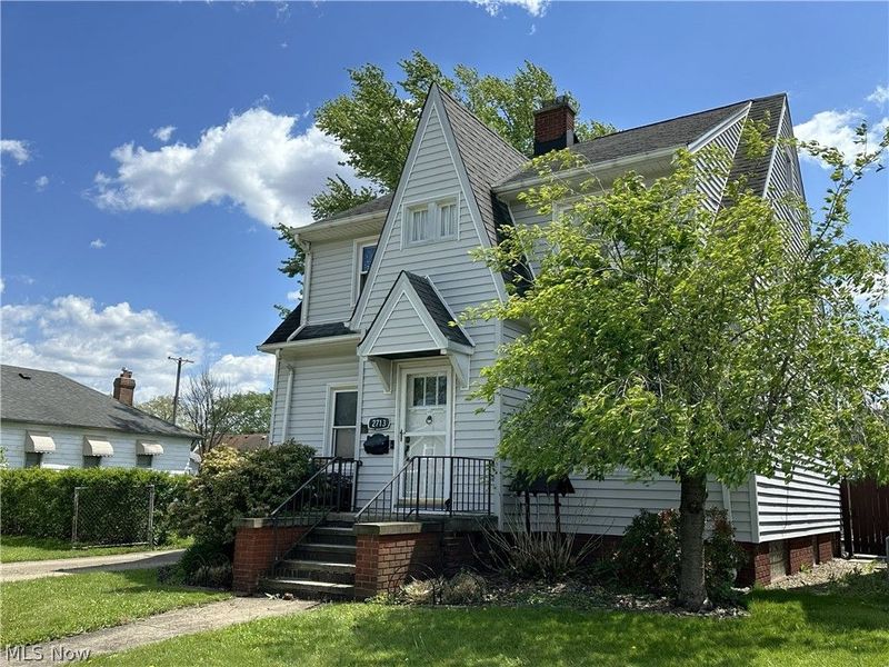 2713 Brookview Boulevard, Parma, OH 44134 Photo 2