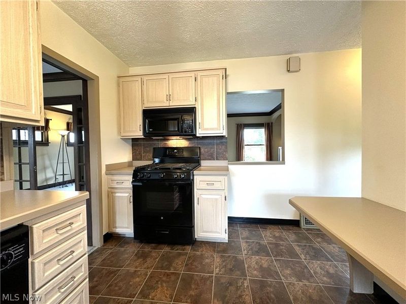 2713 Brookview Boulevard, Parma, OH 44134 Photo 9