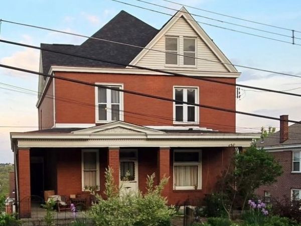 1646 Dellrose St , Pittsburgh, PA 15210