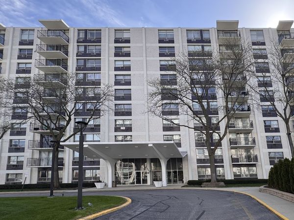 9001 Golf Road , Unit 8C, Des Plaines, IL 60016