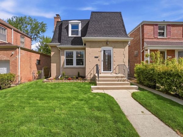2724 W Jerome Street , Chicago, IL 60645