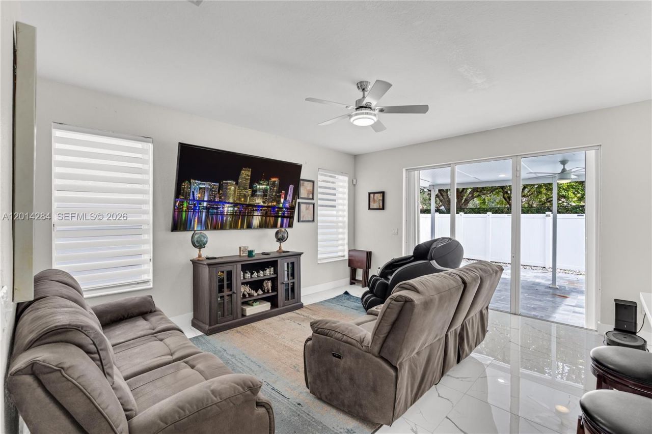 1147 NE 37th Pl , Homestead, FL 33033 Photo