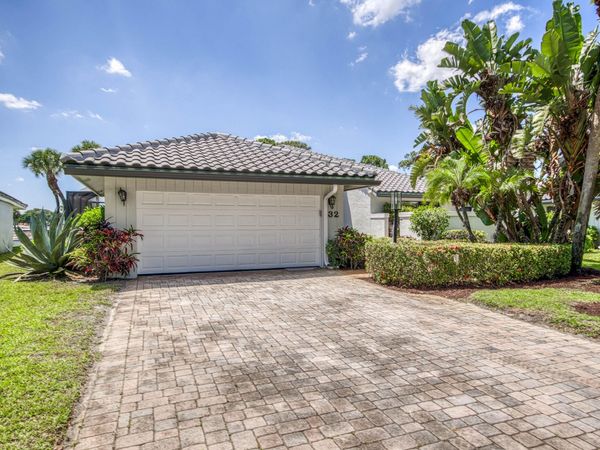 32 Glens Drive E, Boynton Beach, FL 33436