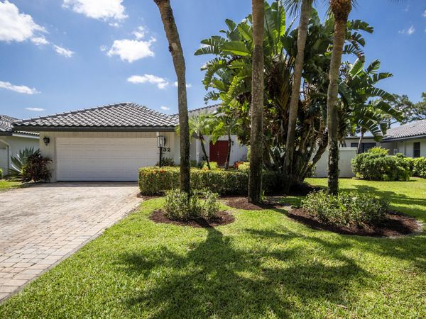 32 Glens Drive E, Boynton Beach, FL 33436