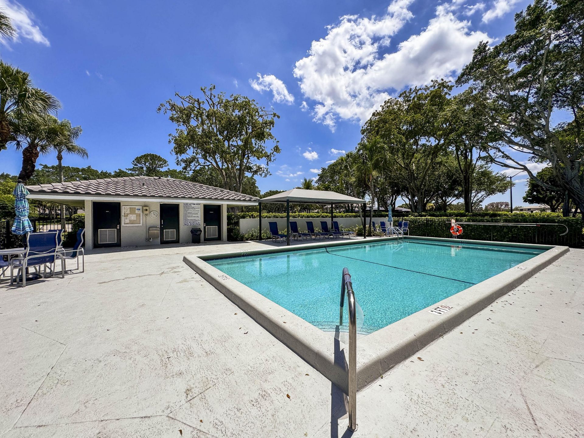 32 Glens Drive E, Boynton Beach, FL 33436 Photo