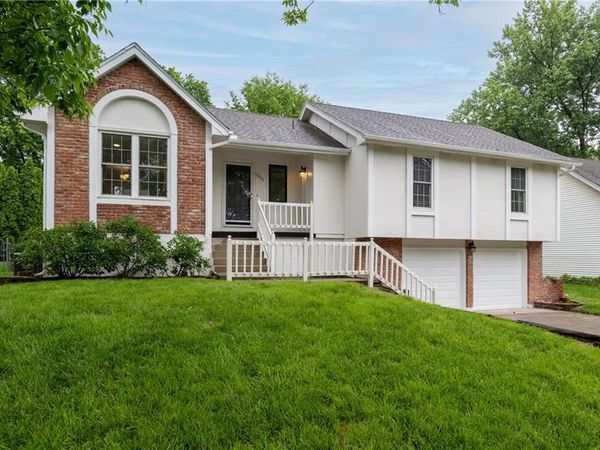 13921 S Summertree Lane, Olathe, KS 66062