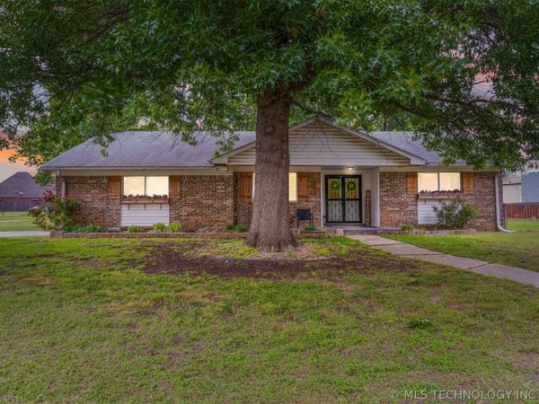 712 W Oakland Street , Broken Arrow, OK 74012