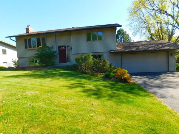 931 Dawn Avenue, Shoreview, MN 55126