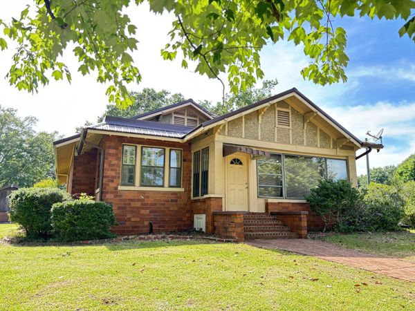 420 Lawrence, Macon, MS 39341