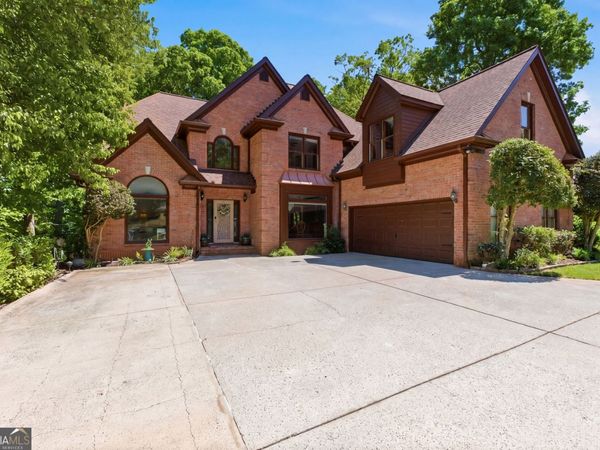 8575 Anchor On Lanier Court, Gainesville, GA 30506