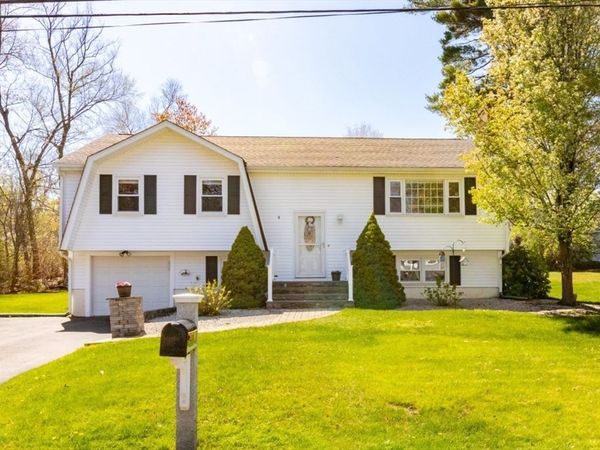 4 Clearview Dr, Milford, MA 01757