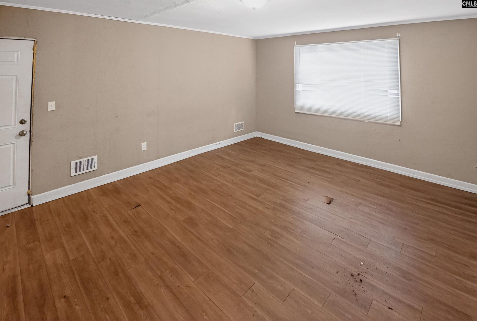 615 Pine Creek Drive  Photo 9