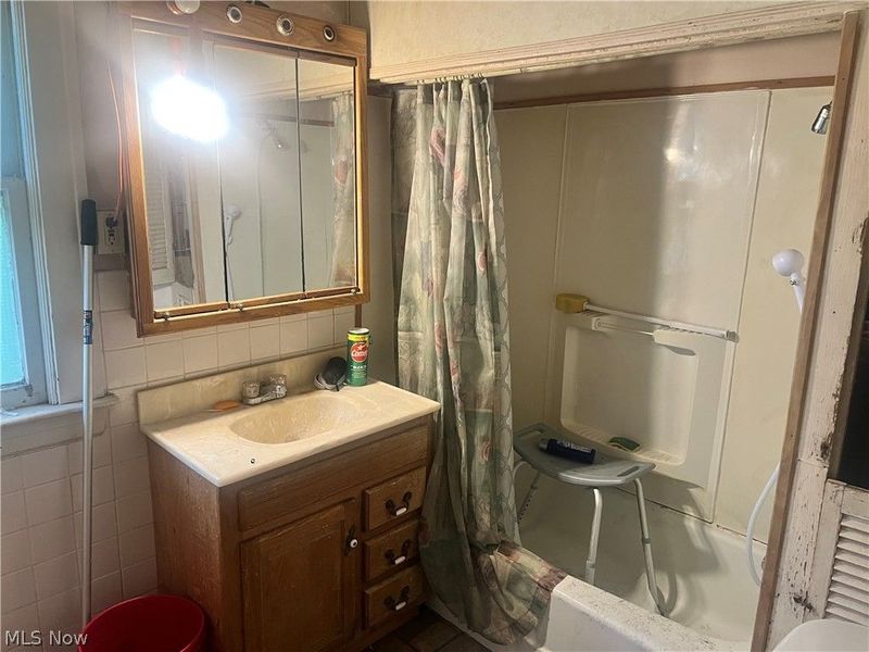 987 E 129th Street, Cleveland, OH 44108 Photo 9