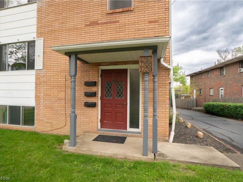 1753-1757 Cromwell Drive, Akron, OH 44313 Photo 2