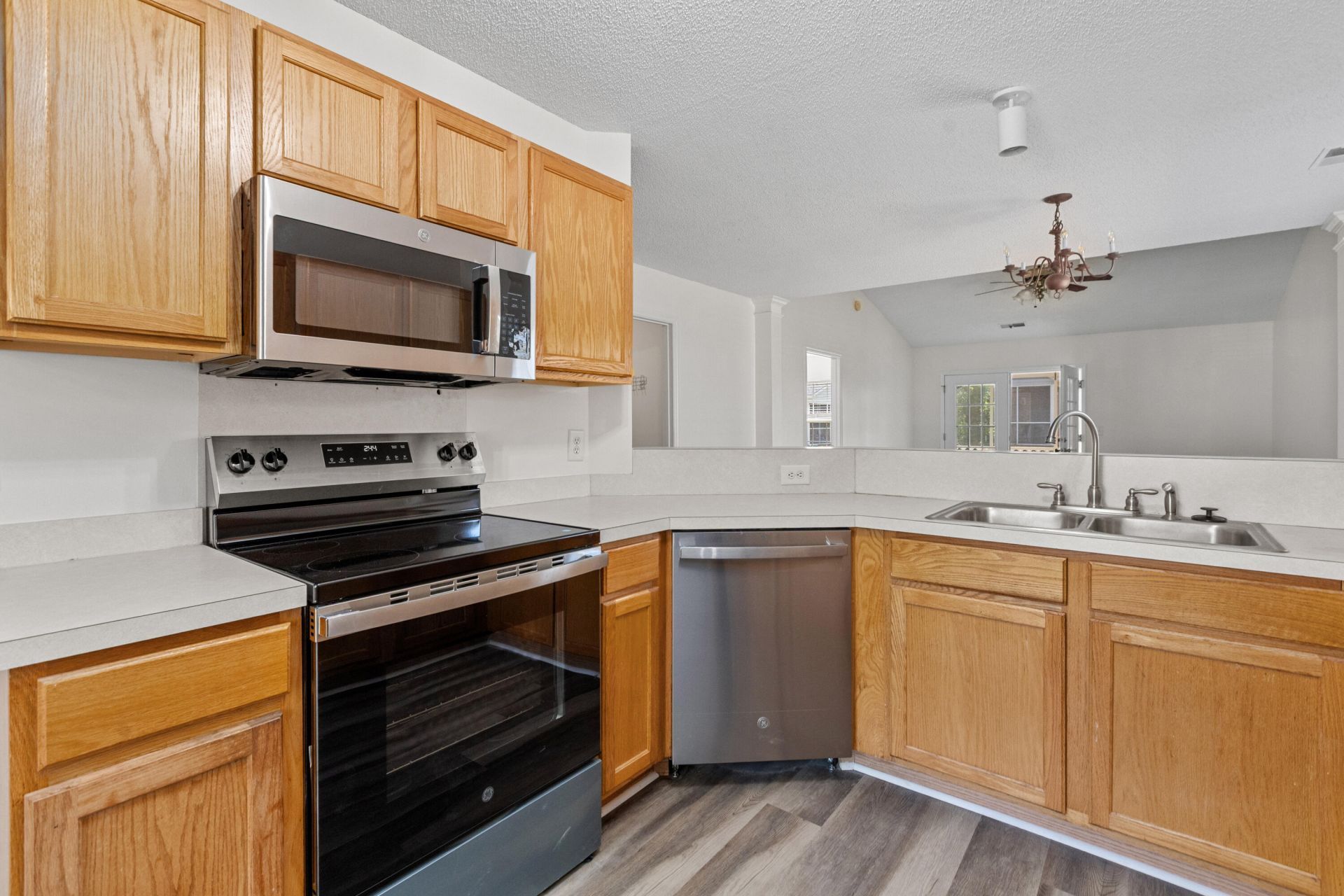 7316 Stoney Moss Way Photo 4