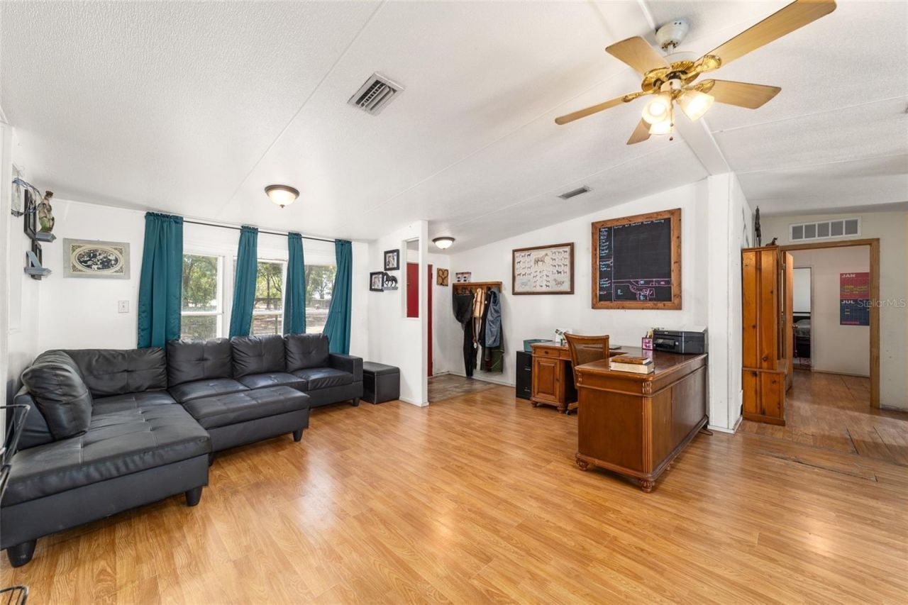 19551 SE 42nd Place , Morriston, FL 32668 Photo