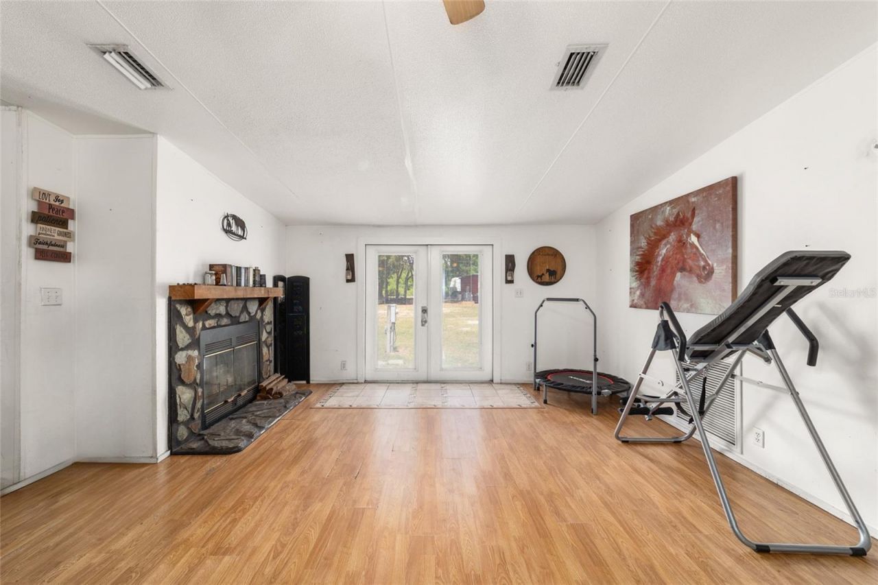19551 SE 42nd Place , Morriston, FL 32668 Photo
