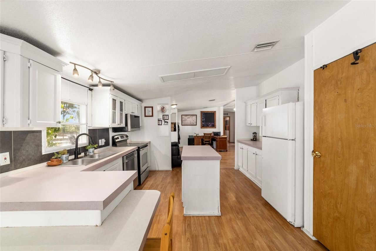 19551 SE 42nd Place , Morriston, FL 32668 Photo