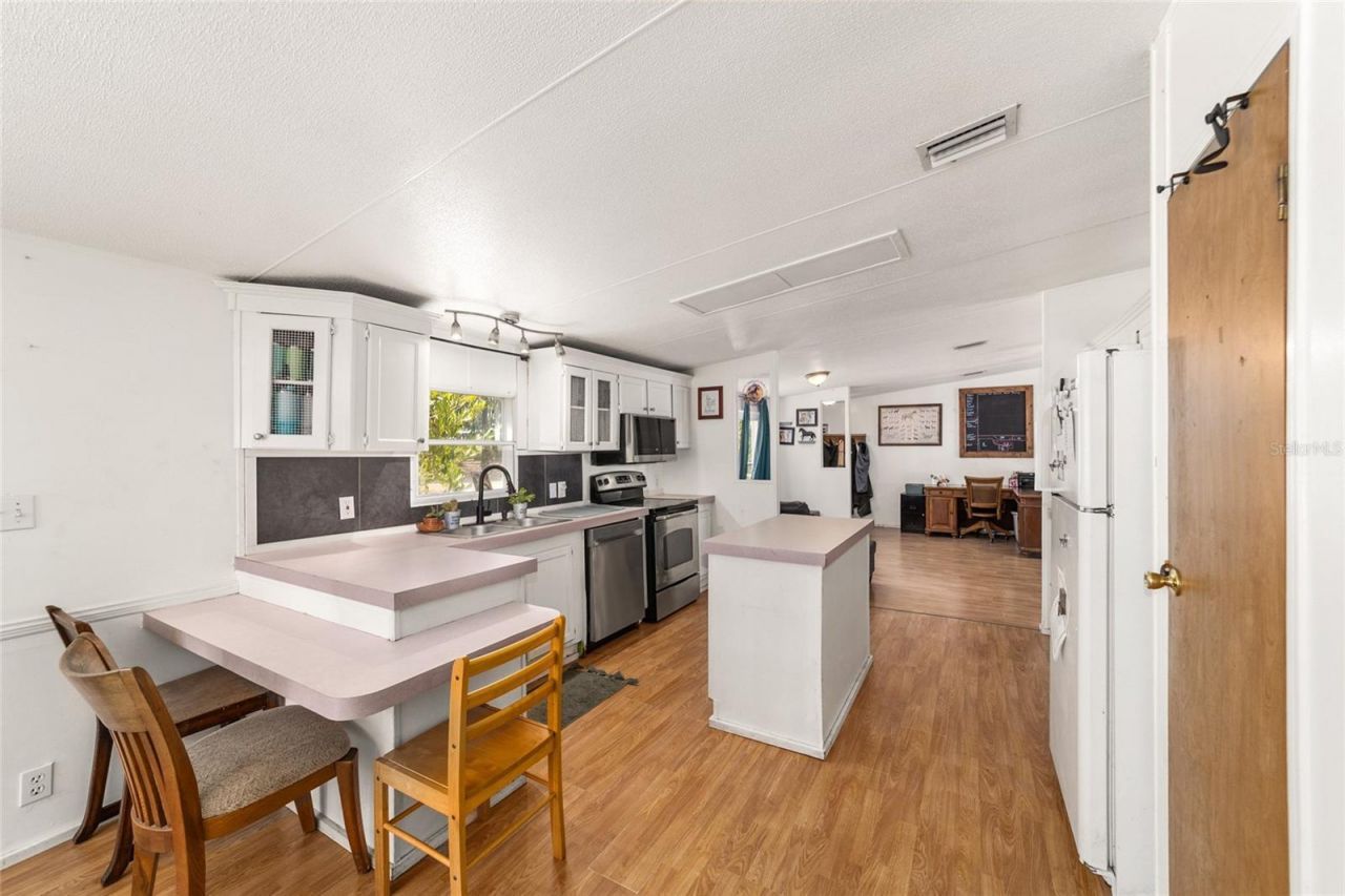 19551 SE 42nd Place , Morriston, FL 32668 Photo