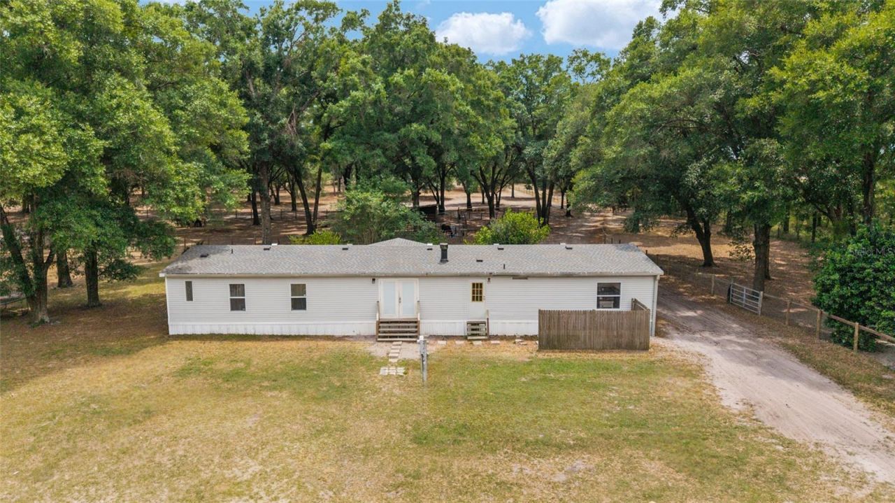 19551 SE 42nd Place , Morriston, FL 32668 Photo