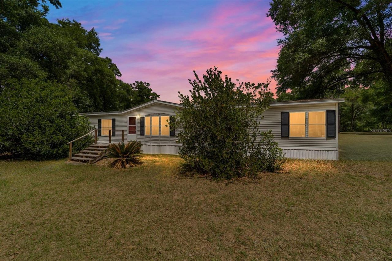 19551 SE 42nd Place , Morriston, FL 32668 Photo