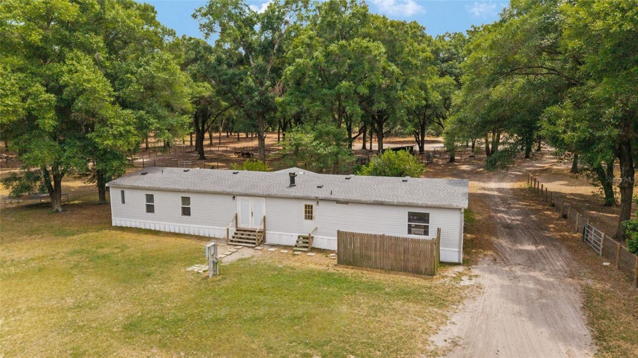 19551 SE 42nd Place , Morriston, FL 32668 Photo