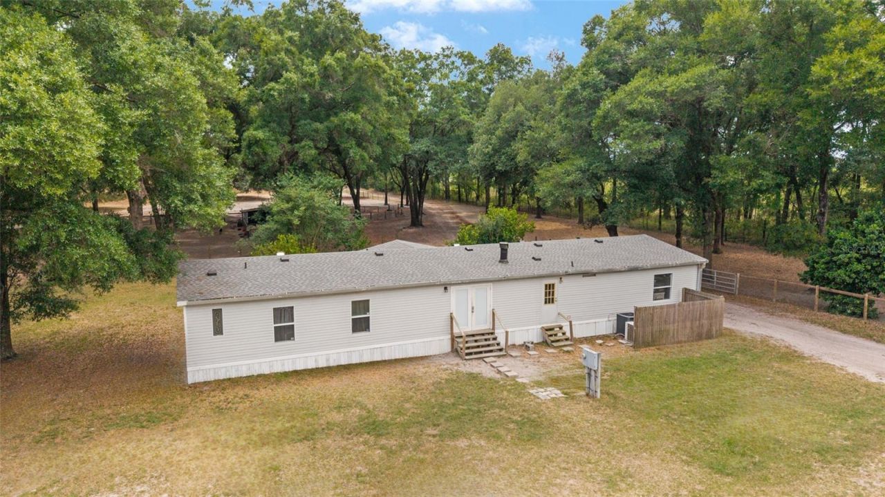 19551 SE 42nd Place , Morriston, FL 32668 Photo