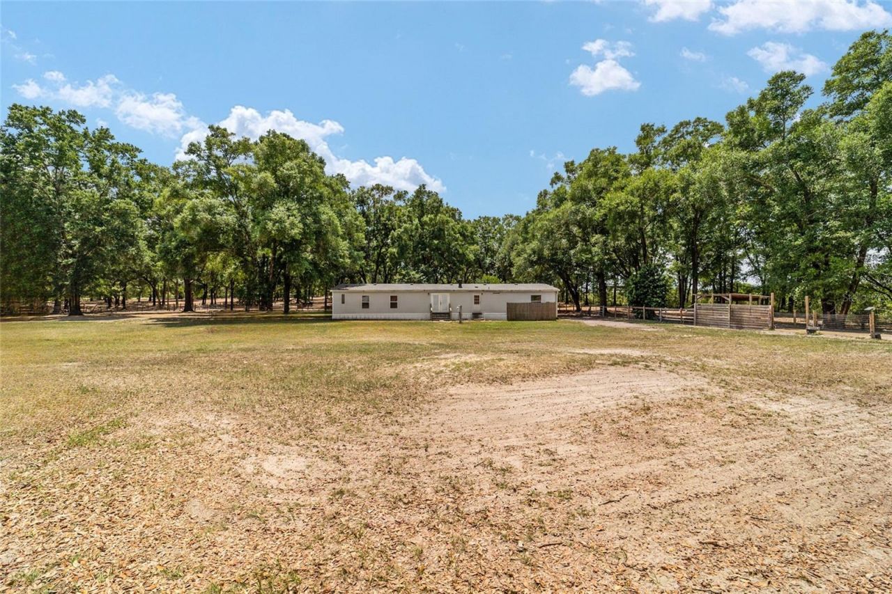 19551 SE 42nd Place , Morriston, FL 32668 Photo